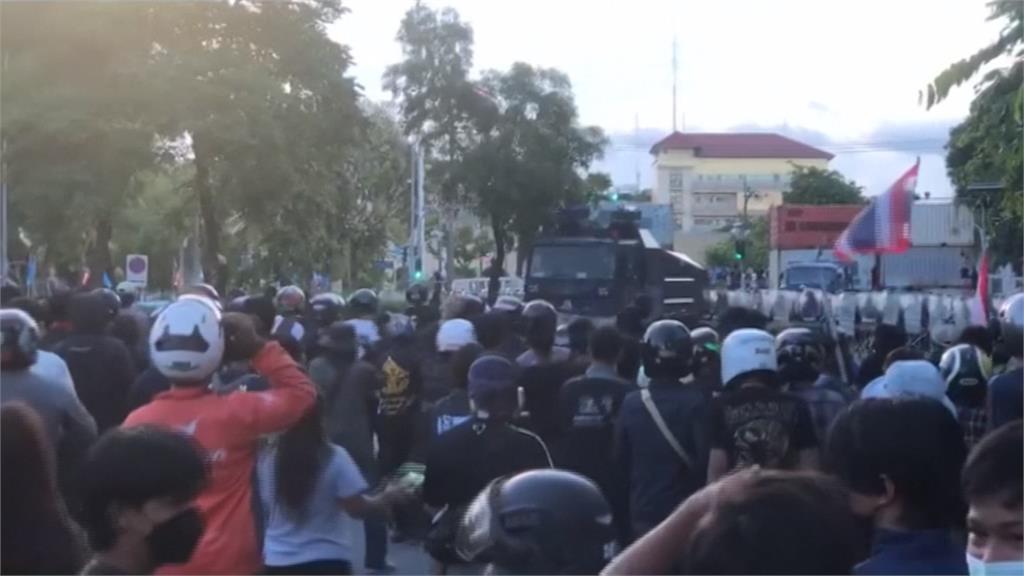轟政府抗「疫」不利　泰國民眾上街示威要總理下台