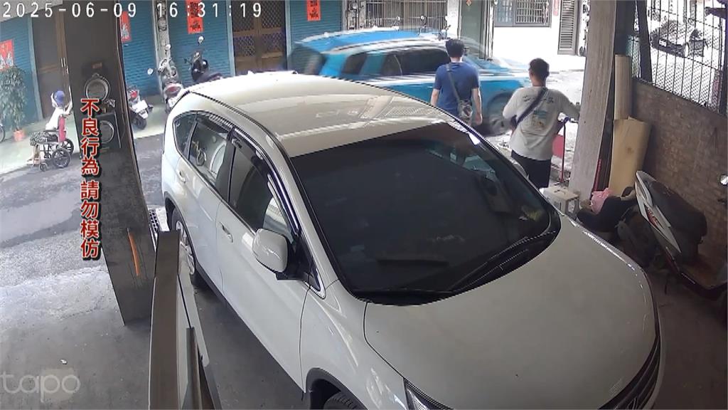 趕接小孩窄巷飆車挨轟　駕駛回嗆：「只開60而已」