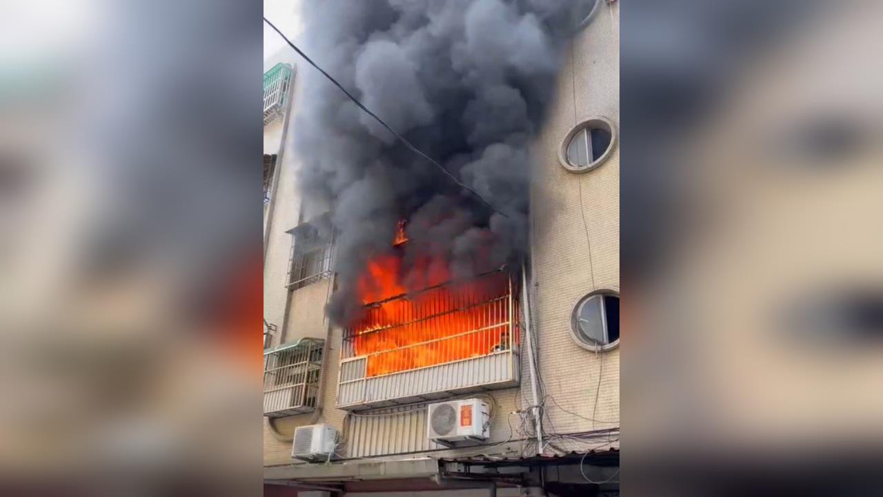 快新聞／桃園公寓惡火！2樓全面燃燒　女子被救出已無呼吸心跳