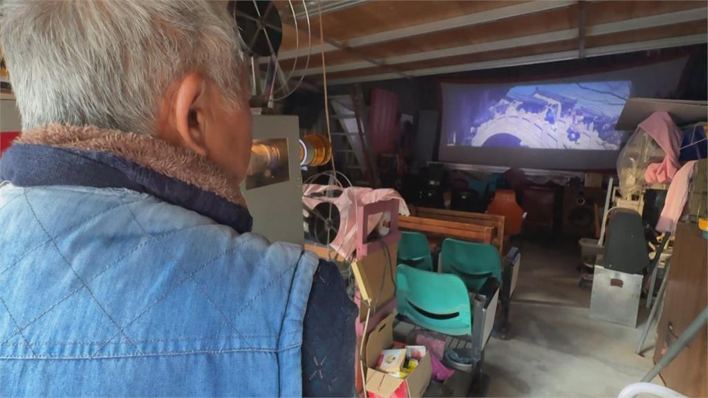 收藏300部「膠捲電影」　資深放映師住家如復古戲院