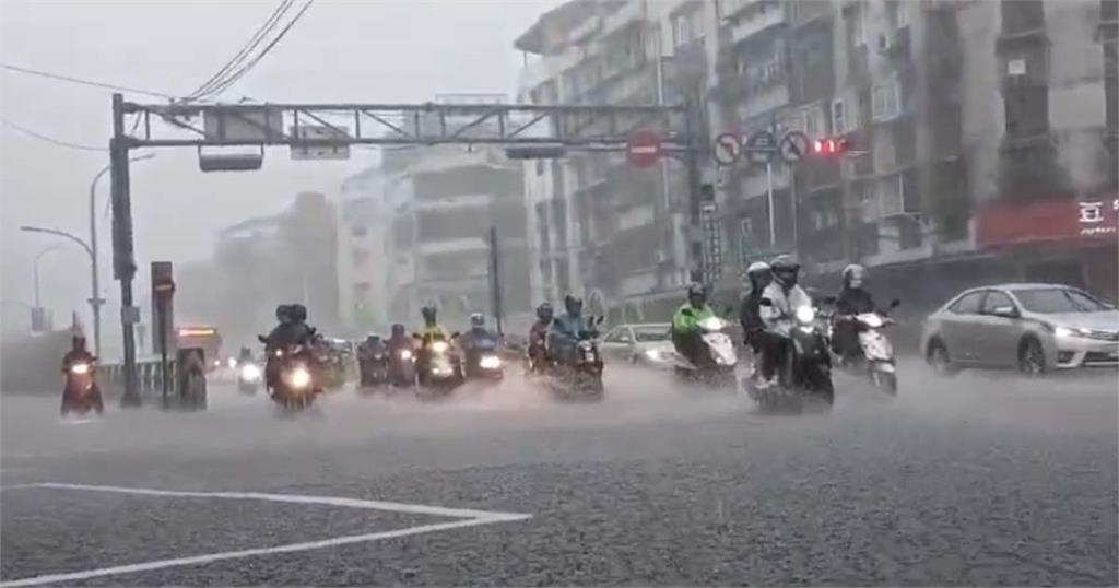 快新聞／雨區擴大！大雷雨轟4地區　17縣市大雨特報