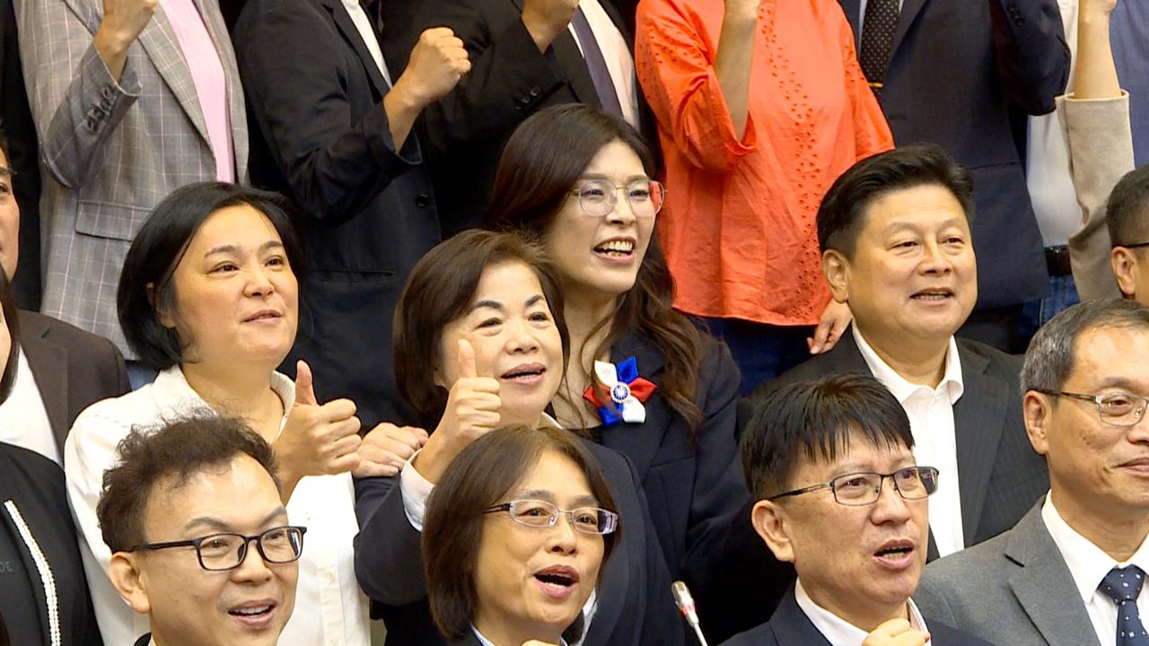 憂鄭麗文紅統色彩影響選情　藍選將看板未合體主席