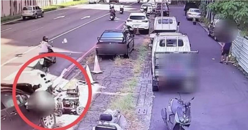 高雄自小客「保齡球式」撞7車　驚悚車禍現場曝光