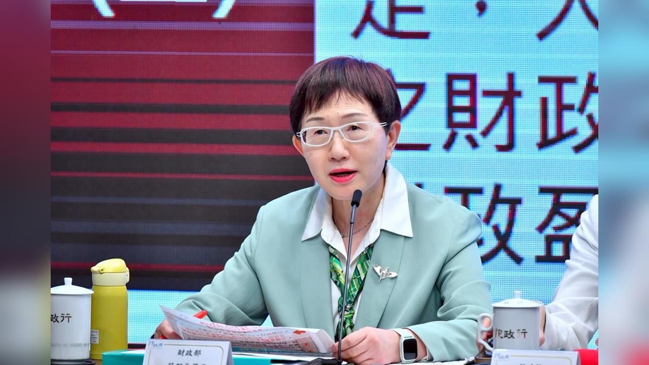 快新聞／普發一萬開放登記4小時湧入近48萬人　財長笑喊「已想好怎麼花」