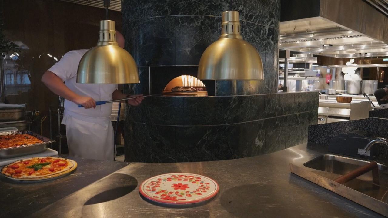 披薩花樣多！英國大玩奢華風　「魚子醬披薩」要價新台幣逾2千