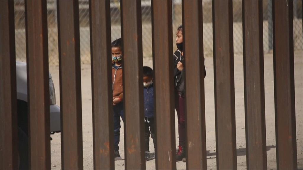 美墨邊境非法移民亂象  竟有幼童遭丟包沙漠