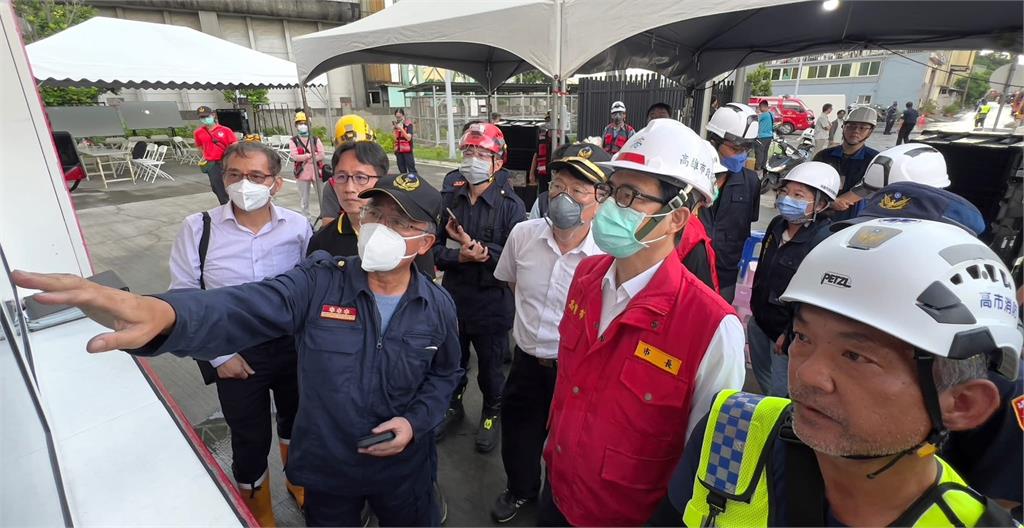 快新聞/鋰電池廠火勢已撲滅!陳其邁再衝現場 環保局:持續監控空品