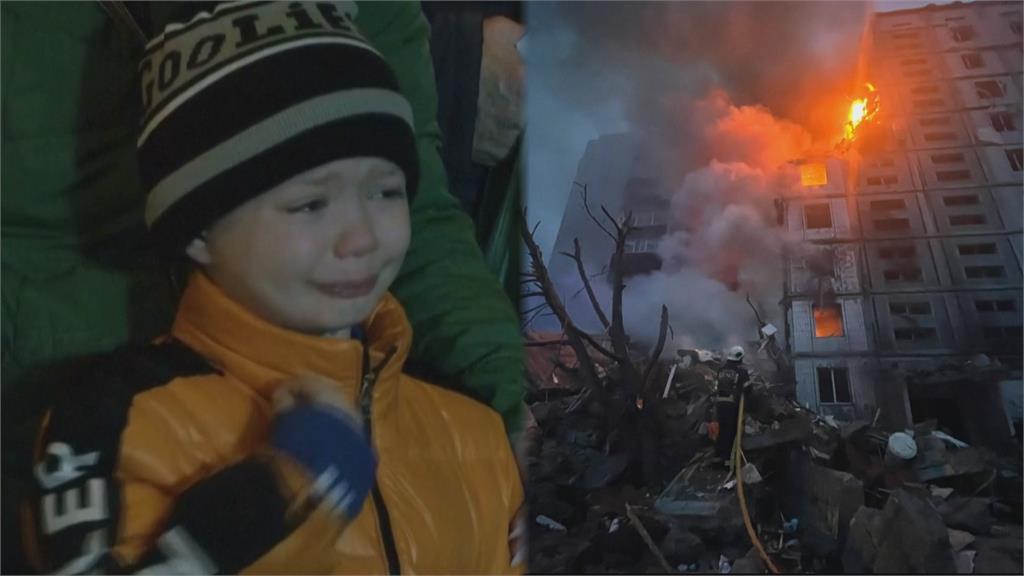 家鄉遭俄羅斯無情空襲！烏克蘭6歲童永別手足　葬禮上崩潰大哭網心疼