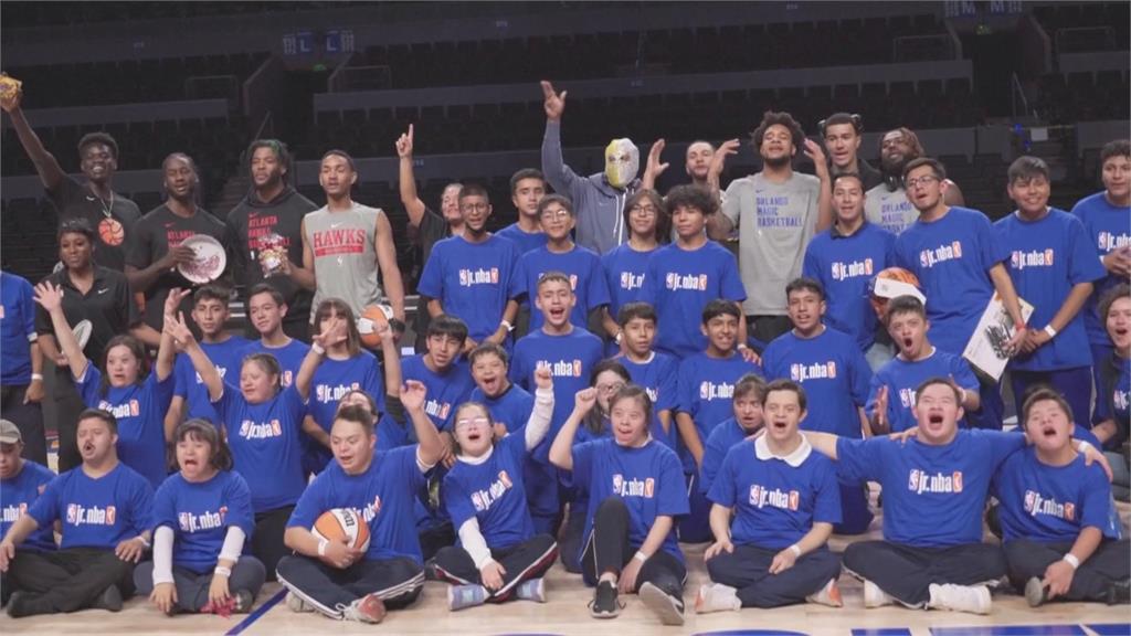 NBA墨西哥海外賽　魔術球星化身蒙面摔角選手熱身