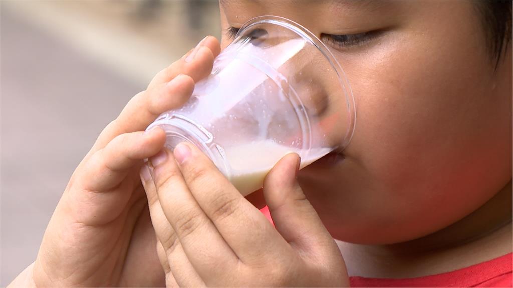 一天3杯全脂牛奶降死亡率？營養師提醒「非每人適用」