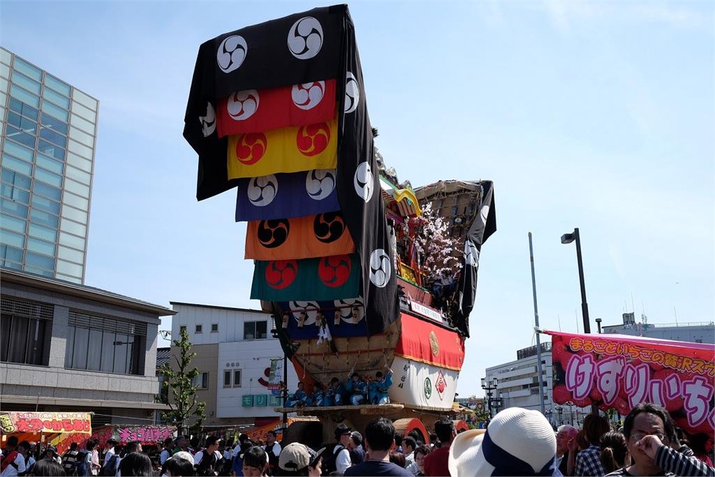 黃金週過半！大阪世博湧200萬人潮　「青柏祭」巨大神轎遊行