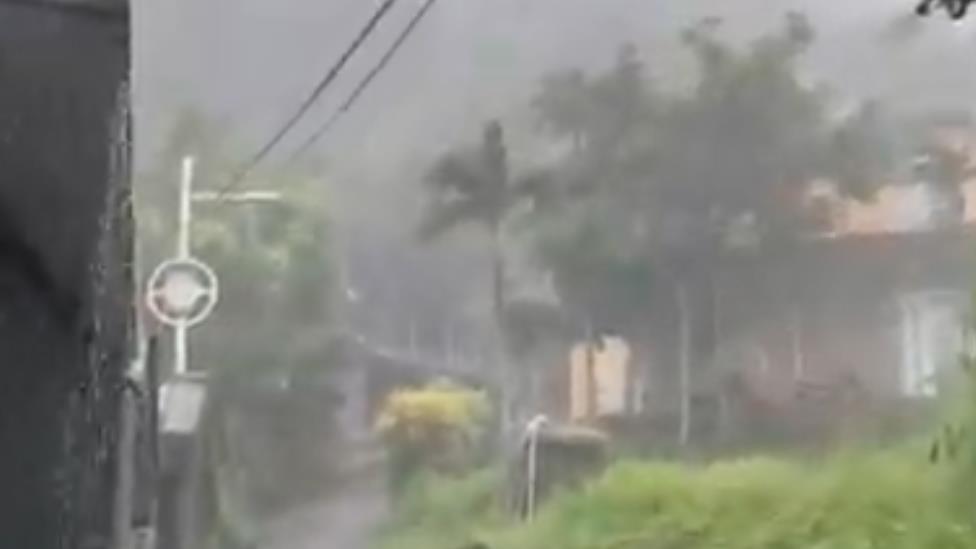 快新聞／蘭嶼風強雨驟畫面曝光！　八代灣、紅頭溪被染成土黃色