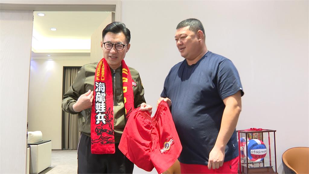 寶刀未老！綠營立委鍾佳濱　喊話藍營江啟臣.游顥挑戰三鐵