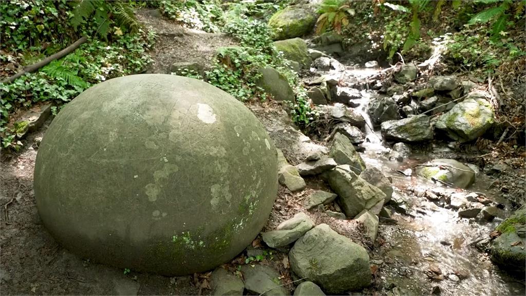 造訪巴爾幹半島不能錯過！　波赫石球公園「21顆神秘巨石」鬼斧神工