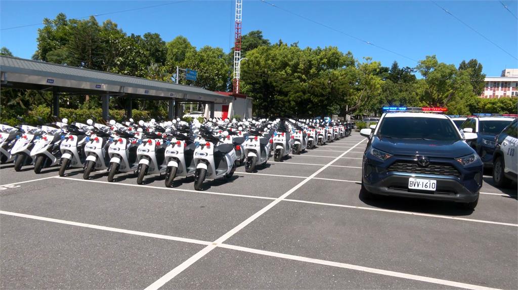 花警授車典禮動員各地值勤車撐場？　基層警轟：拍縣長馬屁