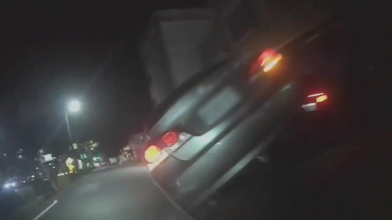 通緝犯父載嬰兒翻車　聽孩送社會局崩潰爆哭「我不要」