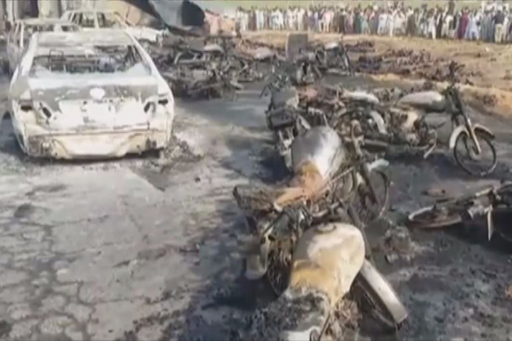 巴基斯坦油罐車翻覆 爆炸釀129死約百傷