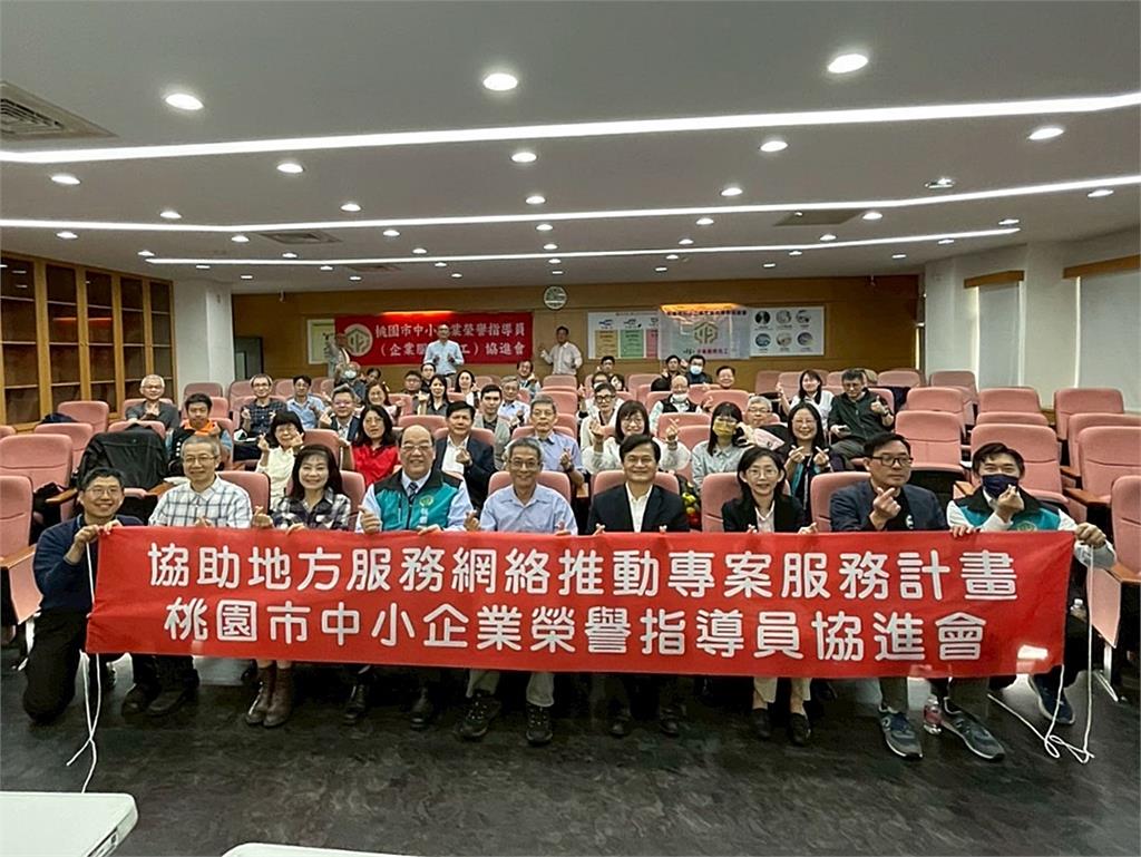 AI賦能雙軸轉型論壇龍華科大登場　助中小企業掌握發展趨勢