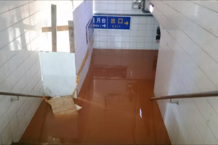 蓋新月台打穿地下道 后里車站淹大水