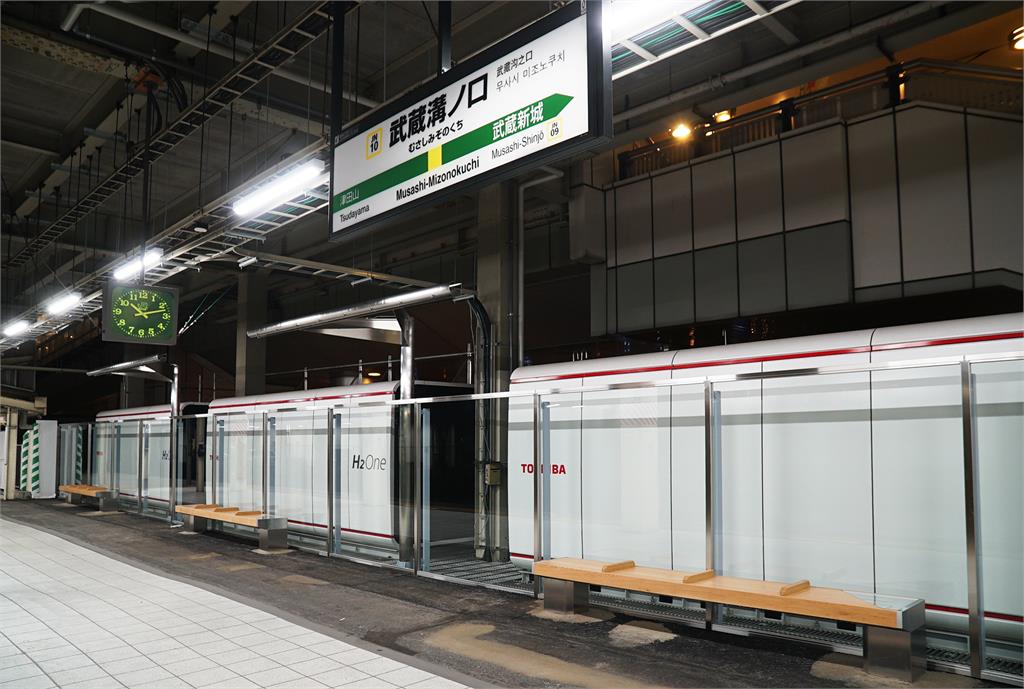 日本東海道新幹線維修列車相撞交通大亂　JR東海道鐵道業者出面道歉