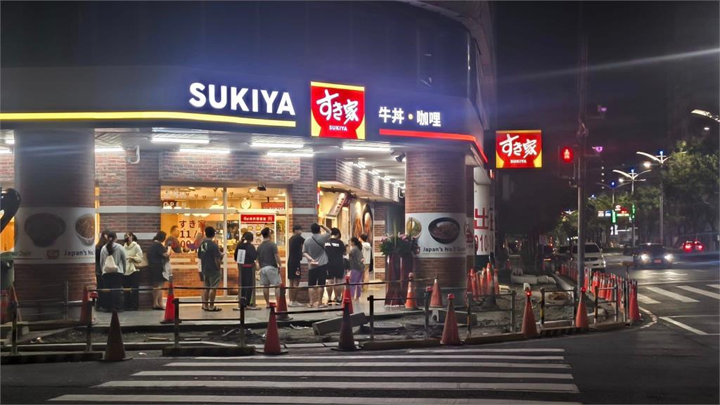 高雄「第一間」連鎖日料店凌晨兩點還在排！北部人驚：以為沒人要吃