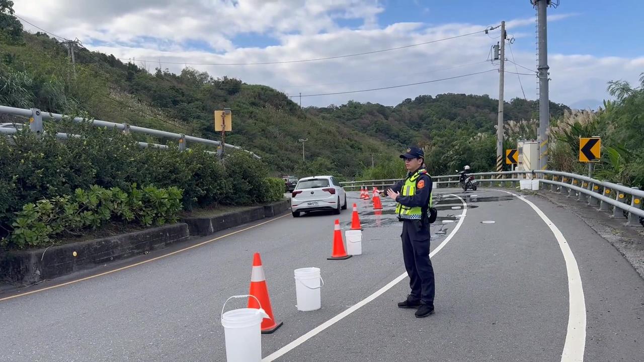 花蓮大貨車"糖漿灑一地"!2騎士慘摔 駕駛最高罰1萬8
