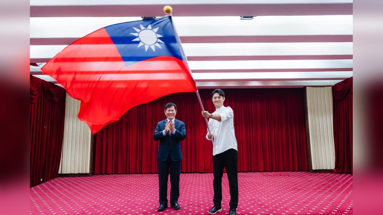 快新聞／台灣年輕廚師進軍國際賽　林佳龍親授旗笑稱「我是澱粉控」