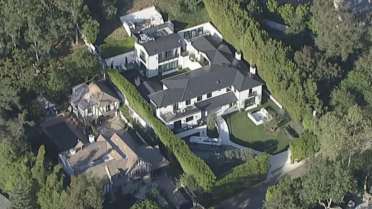 流行樂天后蕾哈娜豪宅遭掃射　子彈穿牆幸無人傷