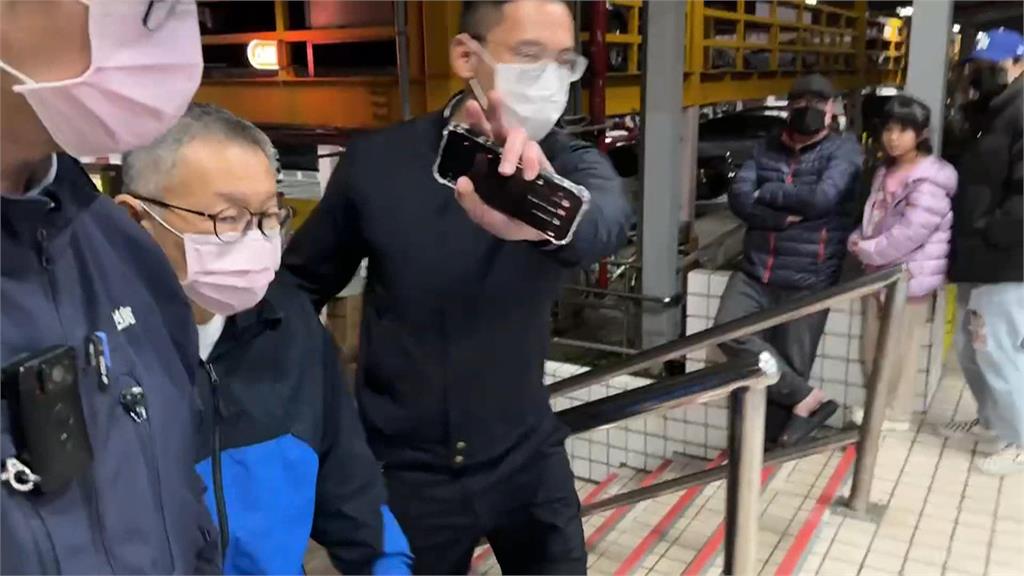 柯爸病情急轉直下傳發病危！　柯文哲8點40分現身新竹台大探視