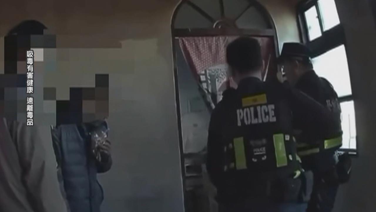 直擊！ 霹靂小組強勢破門　連抄喪屍煙彈2大製毒窟