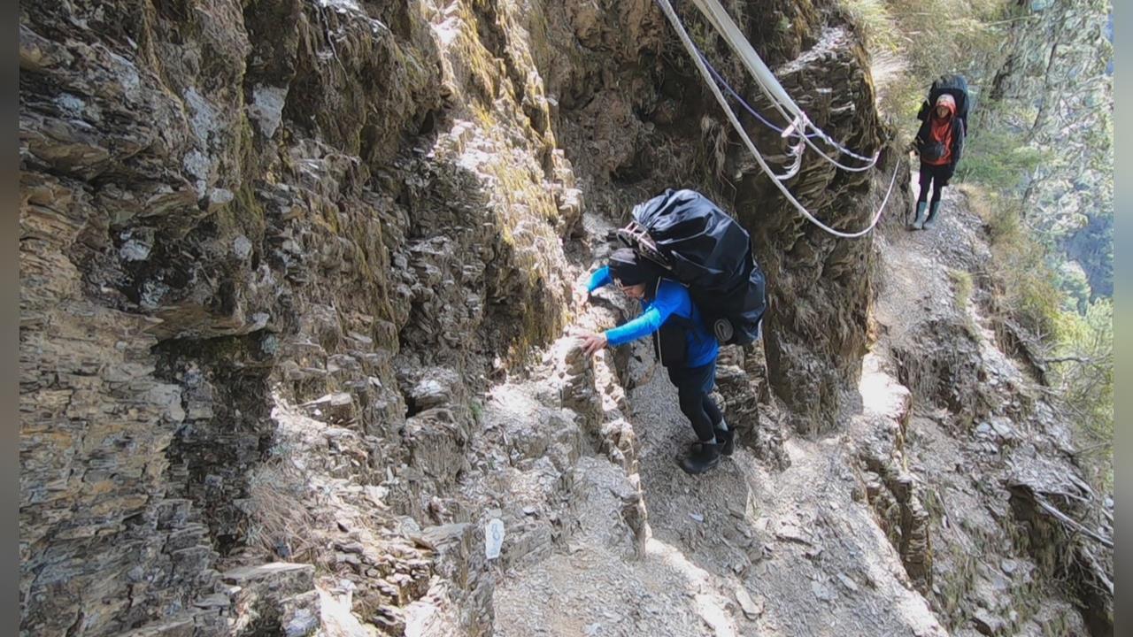 獨／「雲霧揹行者」堪稱山林超人　揹裝備、煮三餐、投入山難救援