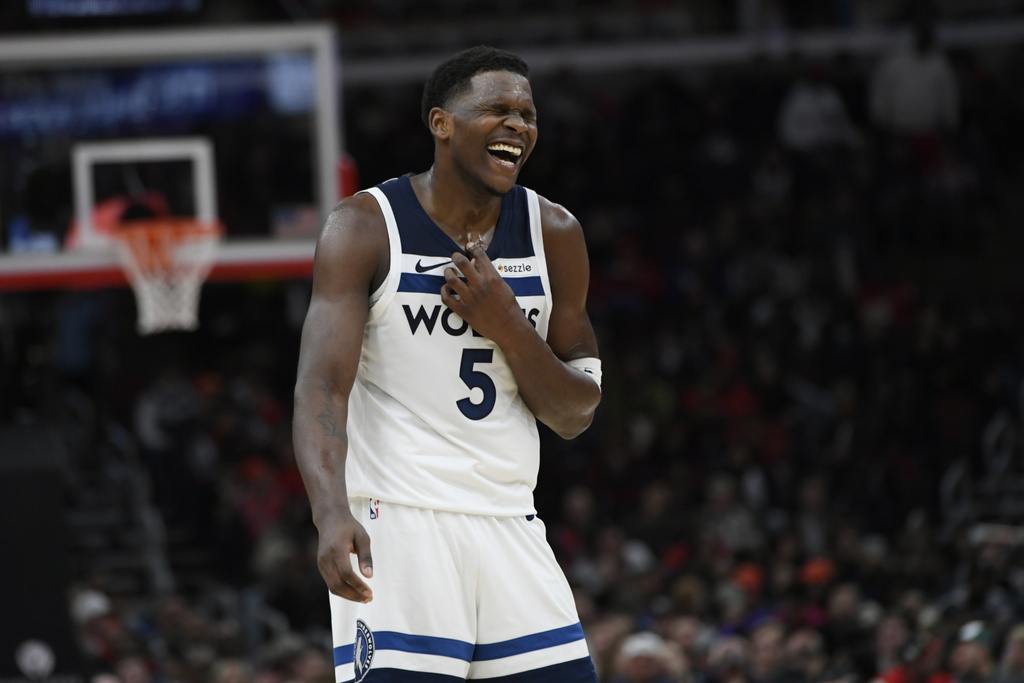 NBA(影)／完美時間差！愛德華1挑2秀「蟻人步」　唐西奇演「嘲諷級」投籃