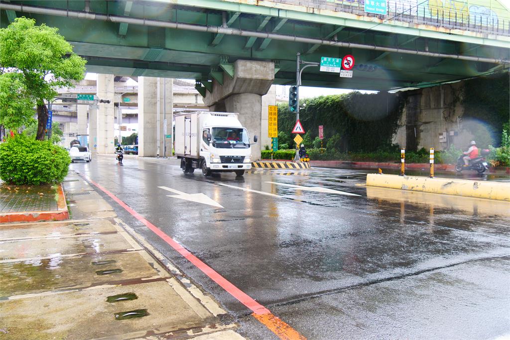 快新聞／康芮來襲！新北高灘地停車場12：00起只出不進　水門「這時間」封閉