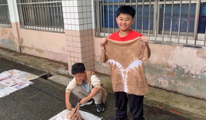 南投魚池推廣紅茶產業　校園DIY教學"紅茶染"