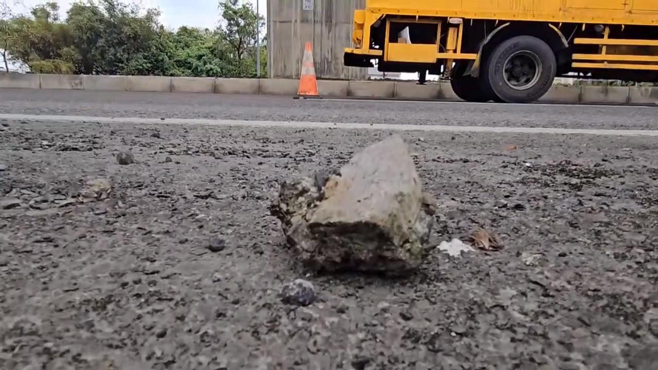驚悚！天降水泥塊險砸車　工務段：請廠商全面清查