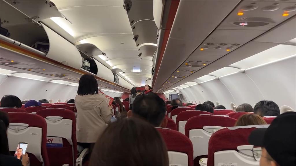 桃園炸雷雨！班機轉降小港再飛回　乘客嚇壞：真的很恐怖