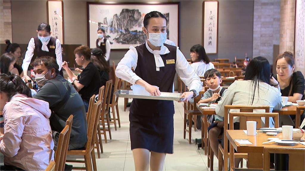 服務好得太誇張！鼎泰豐店員「道歉換盤」只因高麗菜缺4mm...