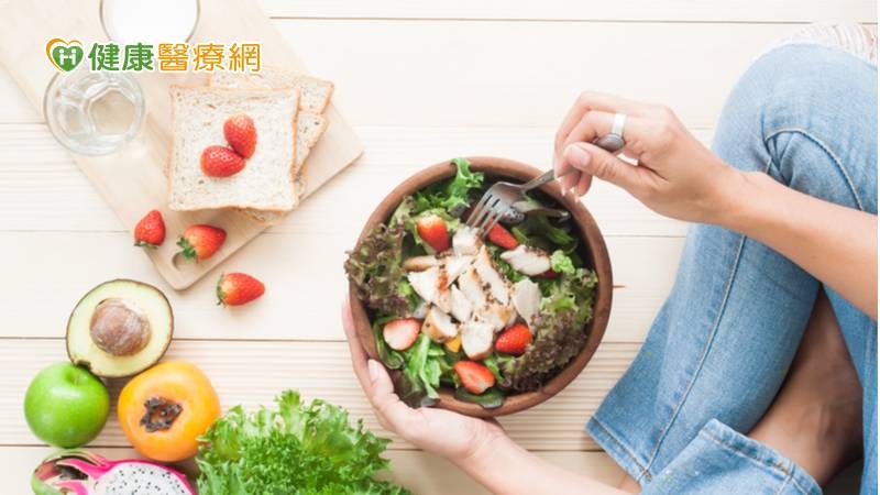「少量多餐才能瘦」是迷思！專家：規律三餐瘦身更有成效