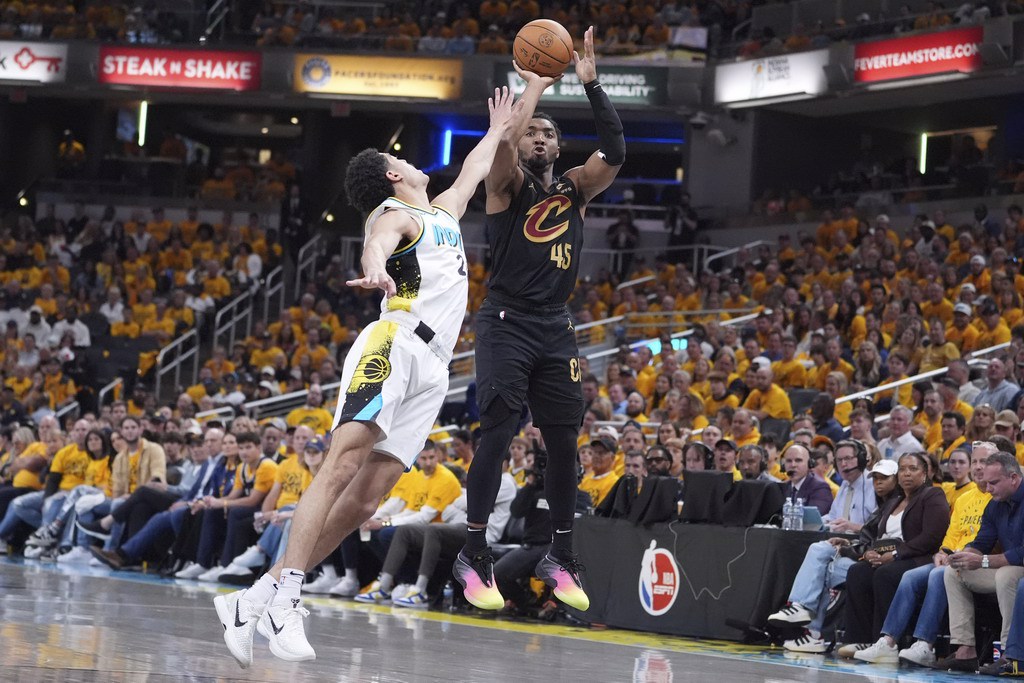 NBA季後賽(影)／米契爾單場砍43分！騎士傷兵歸隊終開胡  系列賽1：2落後