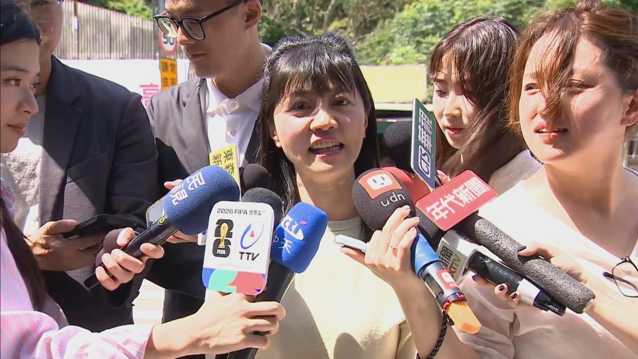 快新聞／高嘉瑜掛看板合體沈伯洋！突改編歌曲高唱「Puma才會贏」