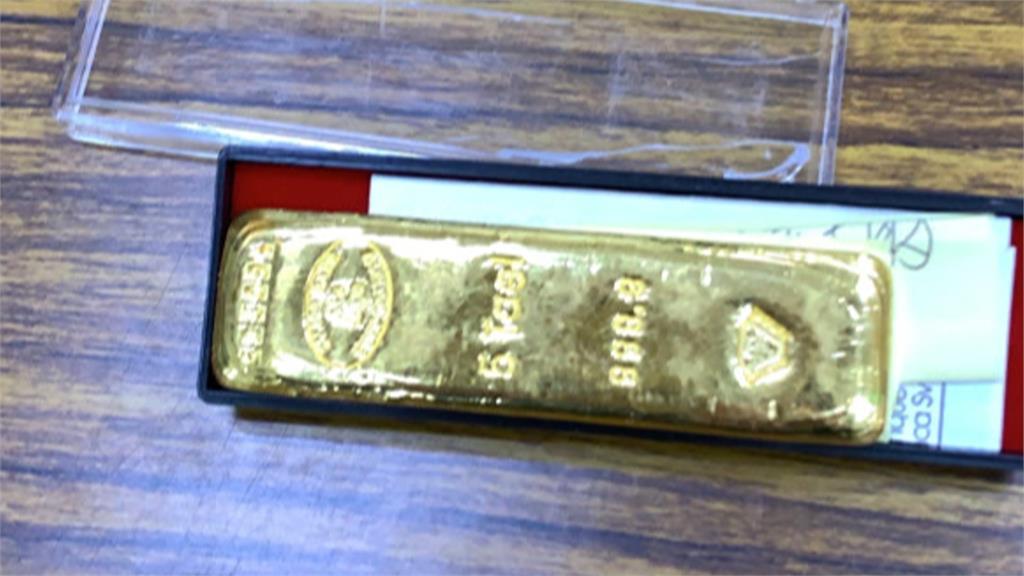 丟東西前先等等！　清潔隊清運廢棄物拾獲金條、10萬現金
