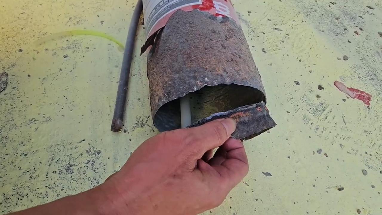 砰！基隆巷弄滅火器突自爆　里長曝：三年前才發生過