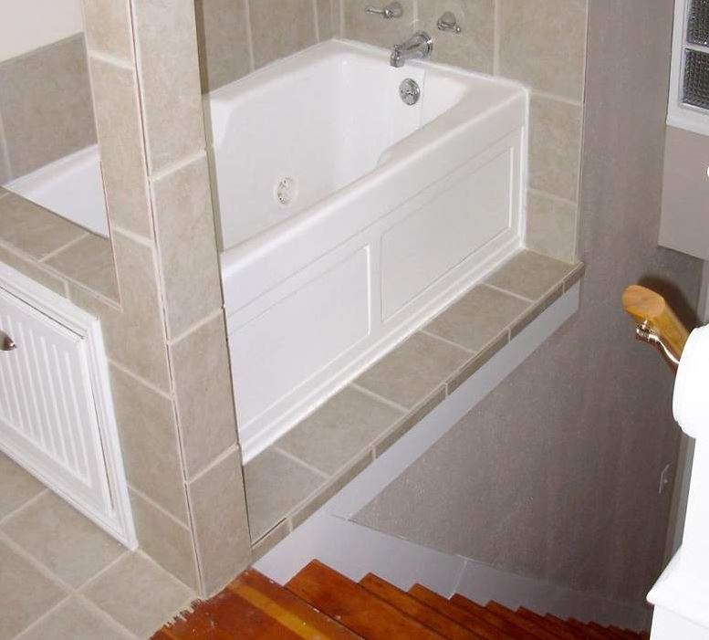 連房地產專員都傻眼《奇葩室內設計》放在樓梯口的浴缸到底代表什麼...
