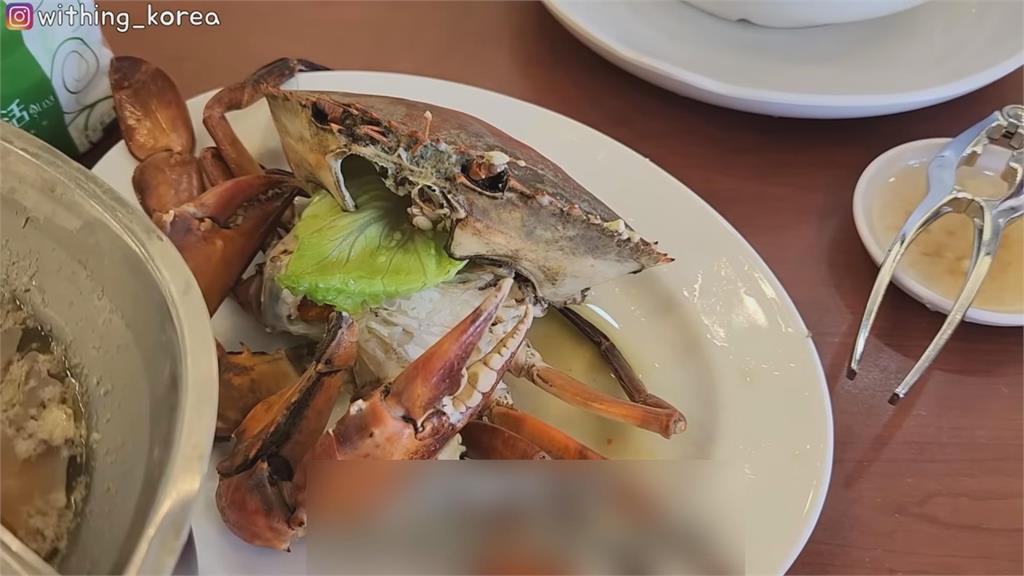 海邊比較便宜？帶南韓爸媽吃海鮮　螃蟹秤重價格竟連台灣網友都驚訝