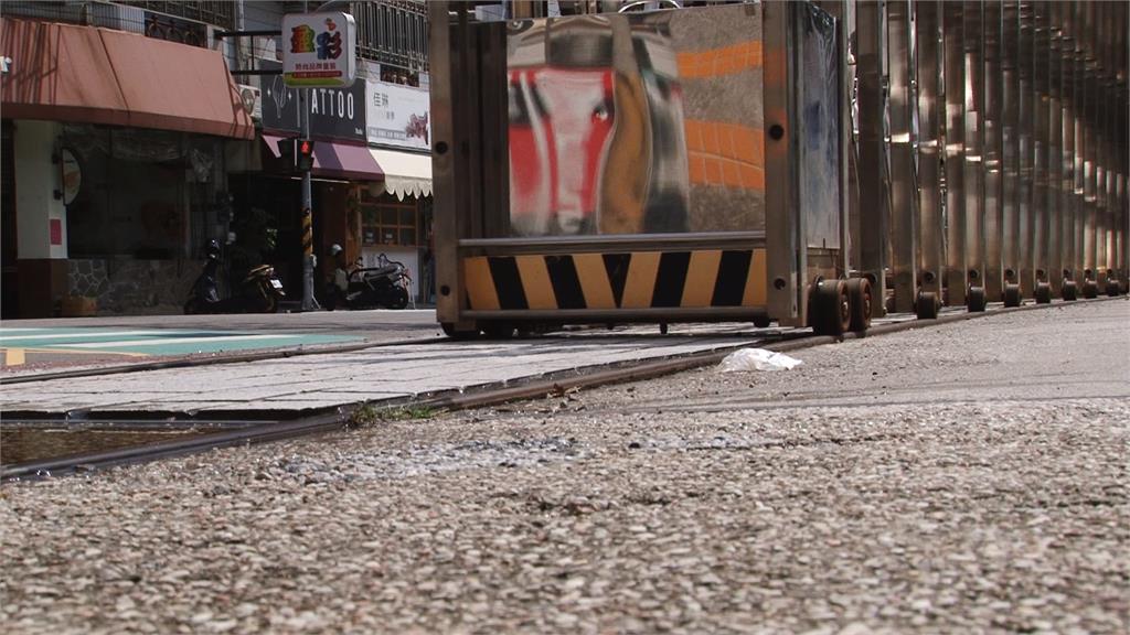 校園關閉民眾受困16分鐘　警衛遭疑「假裝沒人」放空城