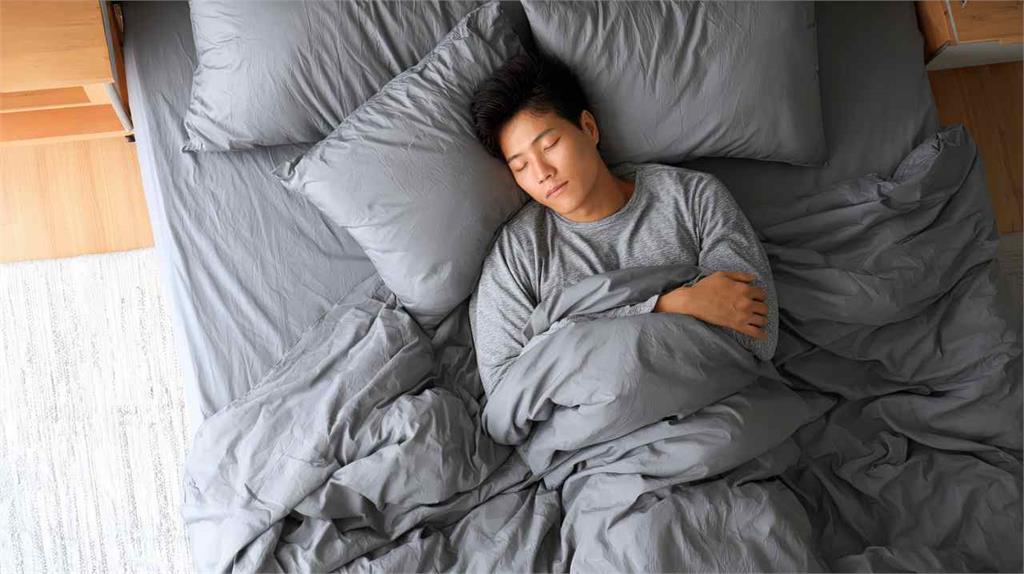 天天躺著數綿羊？中醫教你擺脫「安眠藥黑洞」！5招打造極致好睡風水