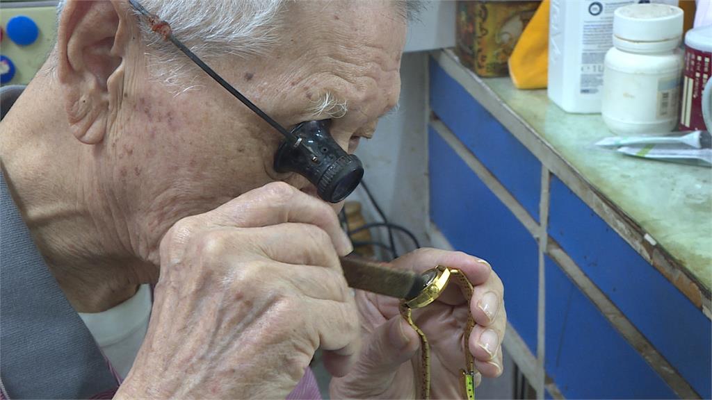 熱搜／苗栗82歲機械錶修理老師傅　嘆手藝恐失傳