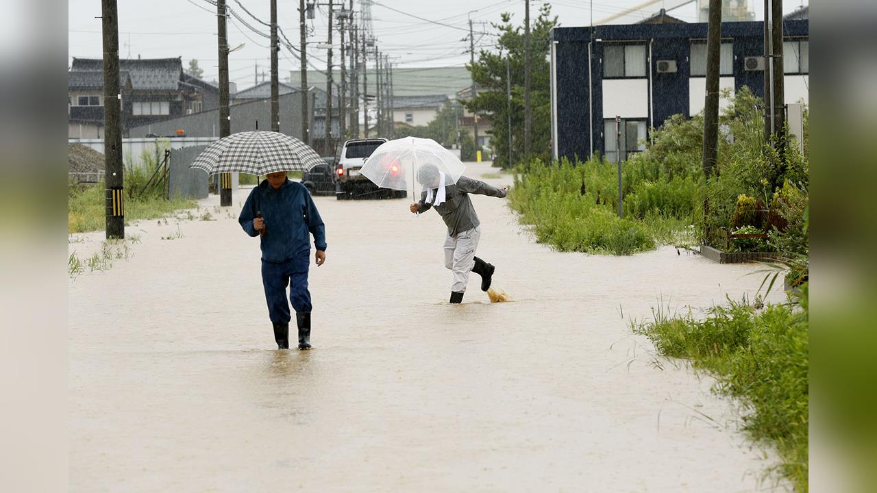 北海道暴雨釀土石流！　JR特急北斗號迴送列車脫軌