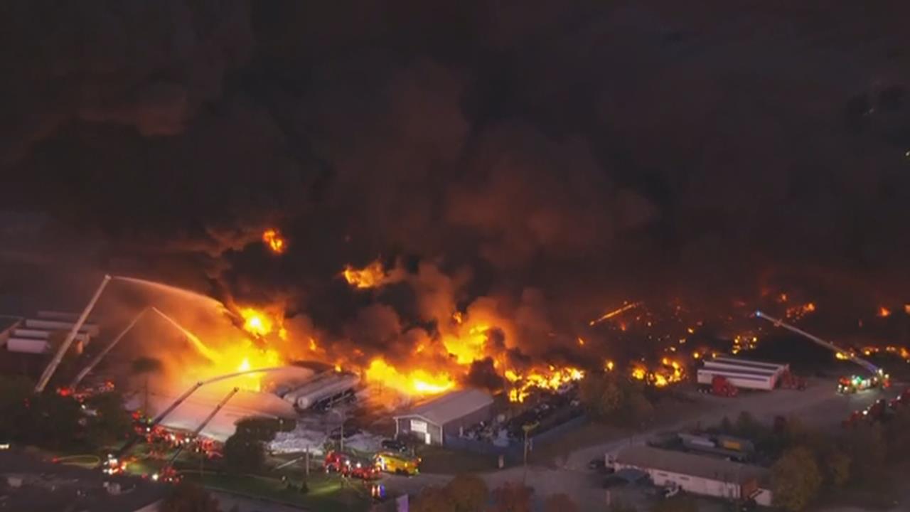美肯塔基州空難！貨機起飛途中起火　撞建物「炸成大火球」至少7死