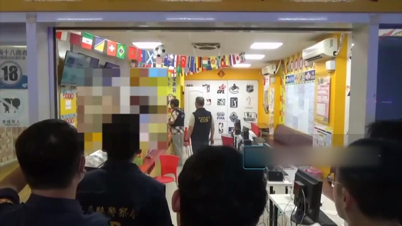 嘉義太保彩券行遭歹徒持MP5闖入　與警對峙2小時投降